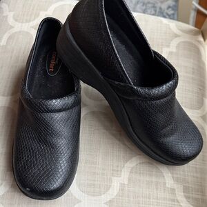 Women's Black Slip-On Shoes